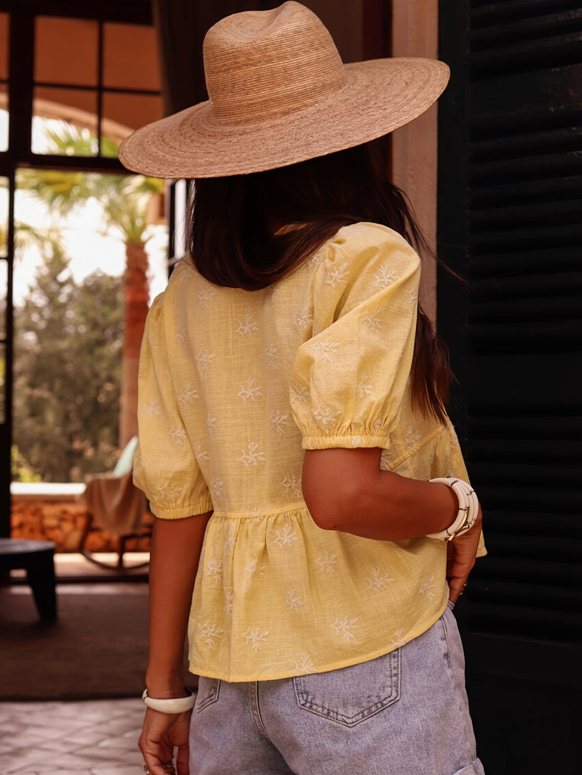Elegantes Kurzarm-Shirt mit Stickerei – Bild 3 | LuxeStyle