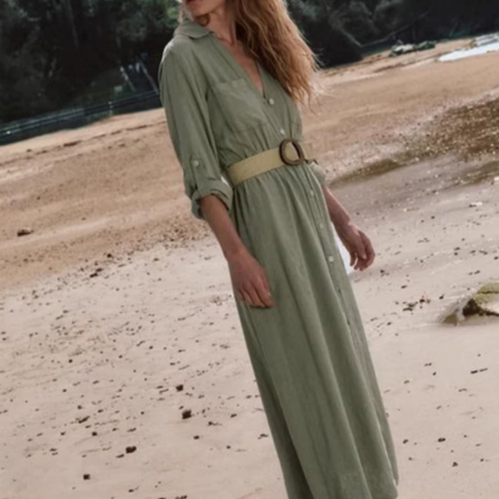 V-Ausschnitt Kleid mit Bastgürtel
