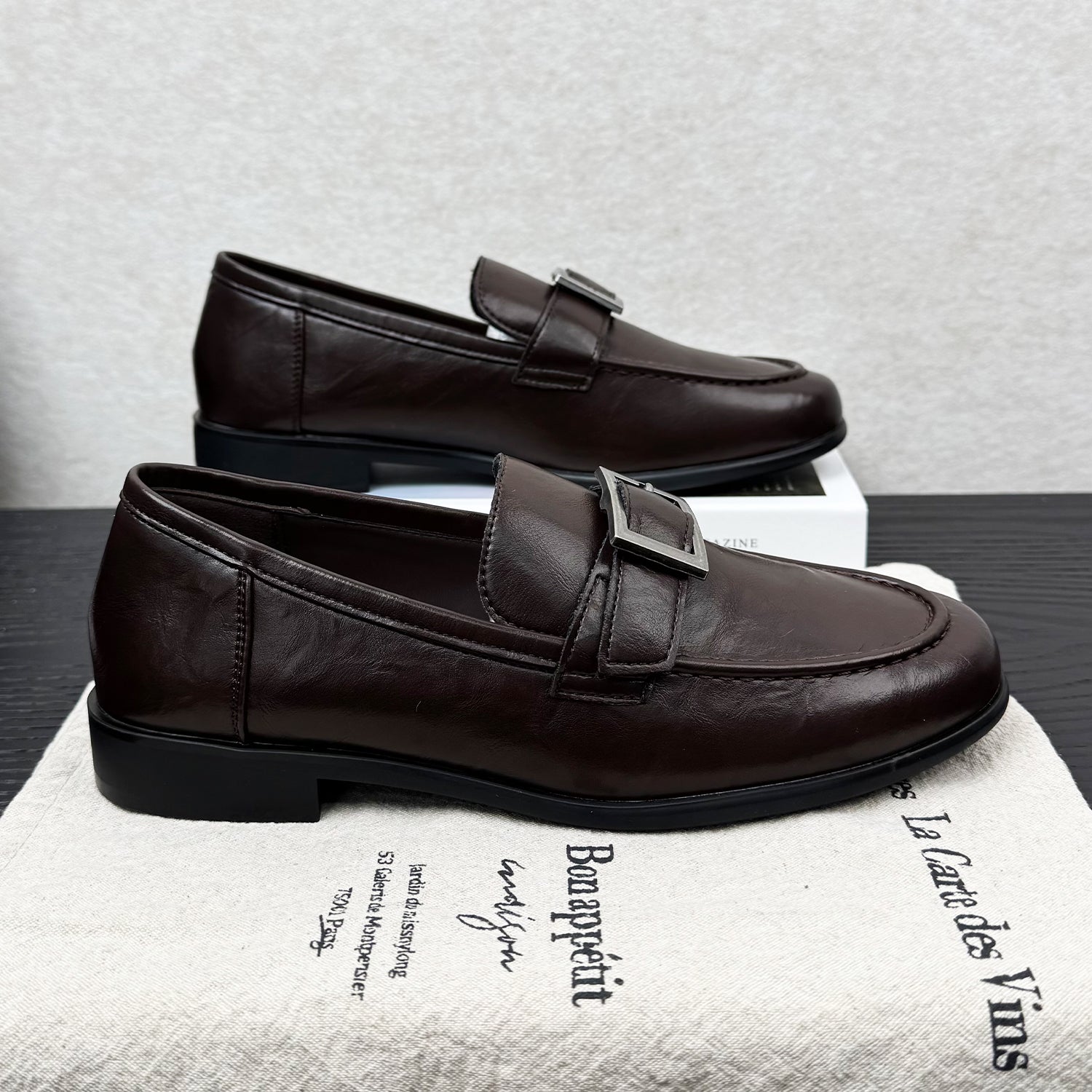 Leder-Slipper mit Metallschnalle