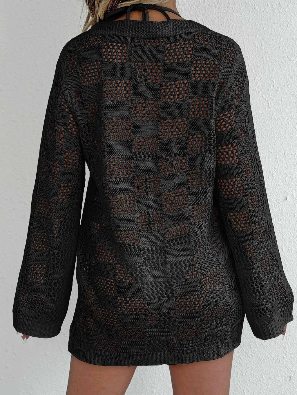 Langes Strickjäckchen mit Lochmuster