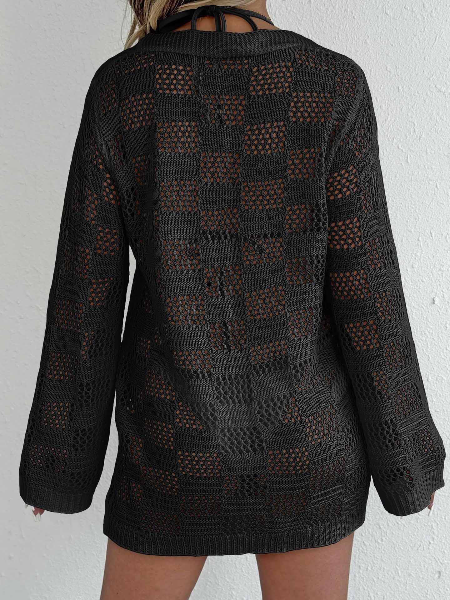 Langes Strickjäckchen mit Lochmuster