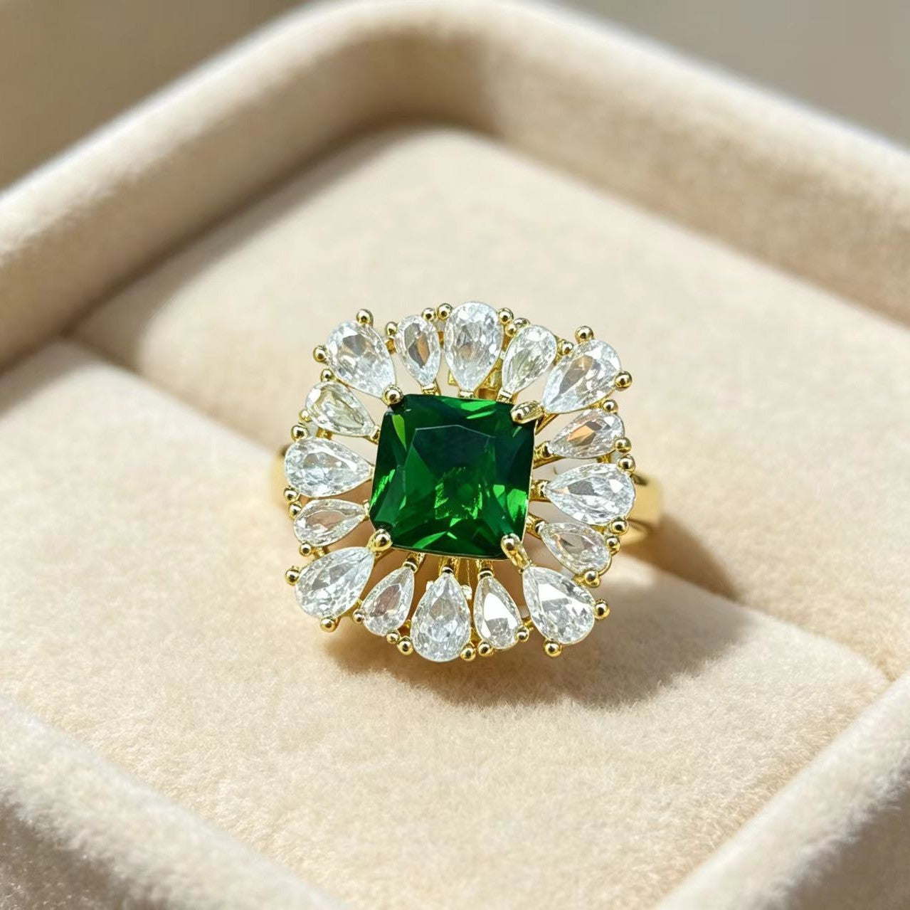 Edler geometrischer Ring