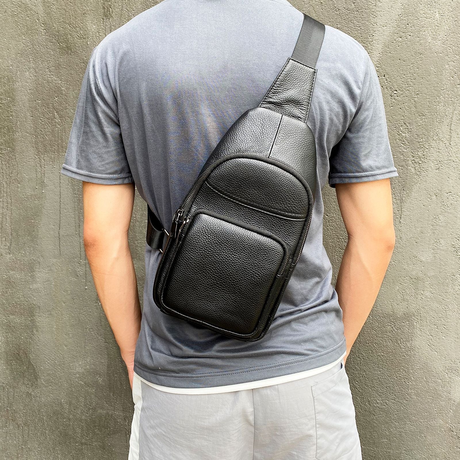 Brusttasche aus Vollnarbenleder für Herren