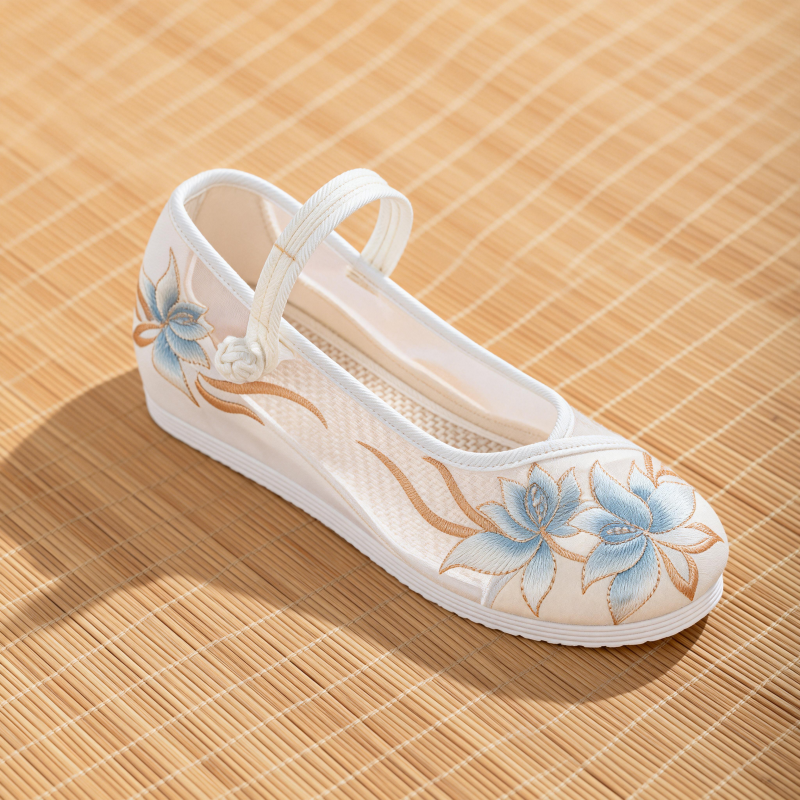 Bestickte Sommer-Mesh-Sandalen mit Keilabsatz