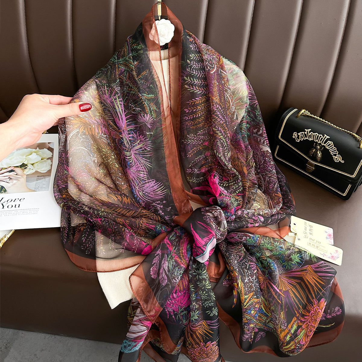 Seidenschal mit Druck und UV-Schutz – Bild 2 | LuxeStyle