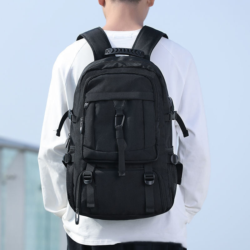 Grosser Outdoor-Rucksack für Herren mit USB