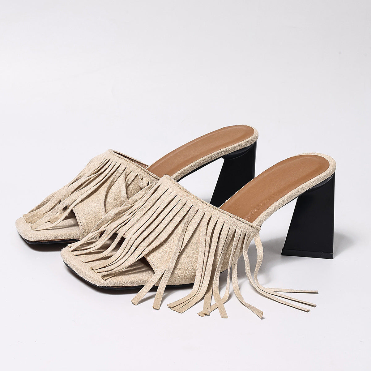 High Heels mit Quasten und eckiger Spitze
