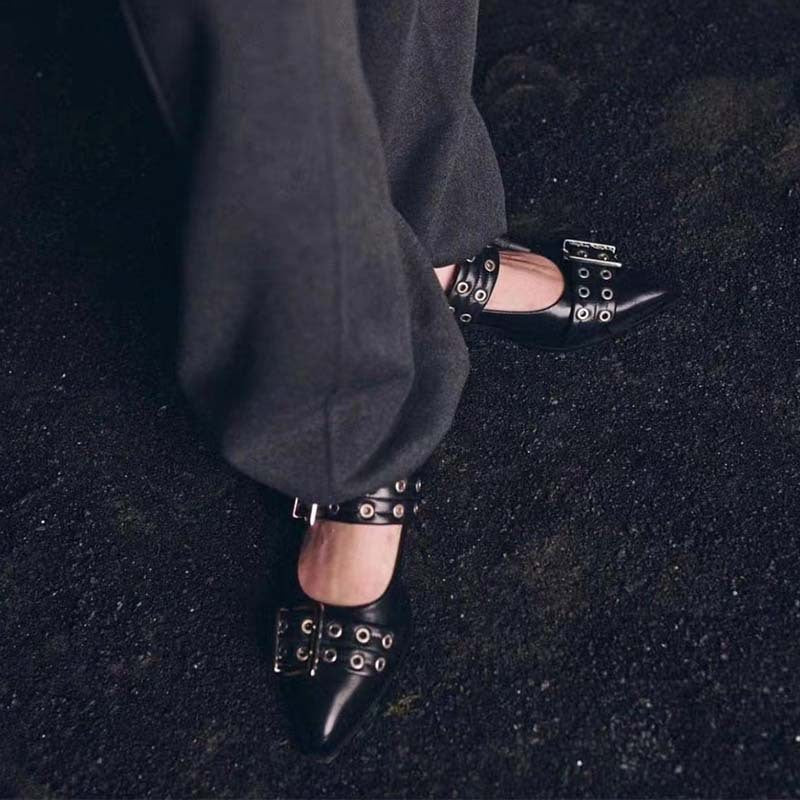 Spitze Mules mit Schnalle aus Leder – Bild 3 | LuxeStyle