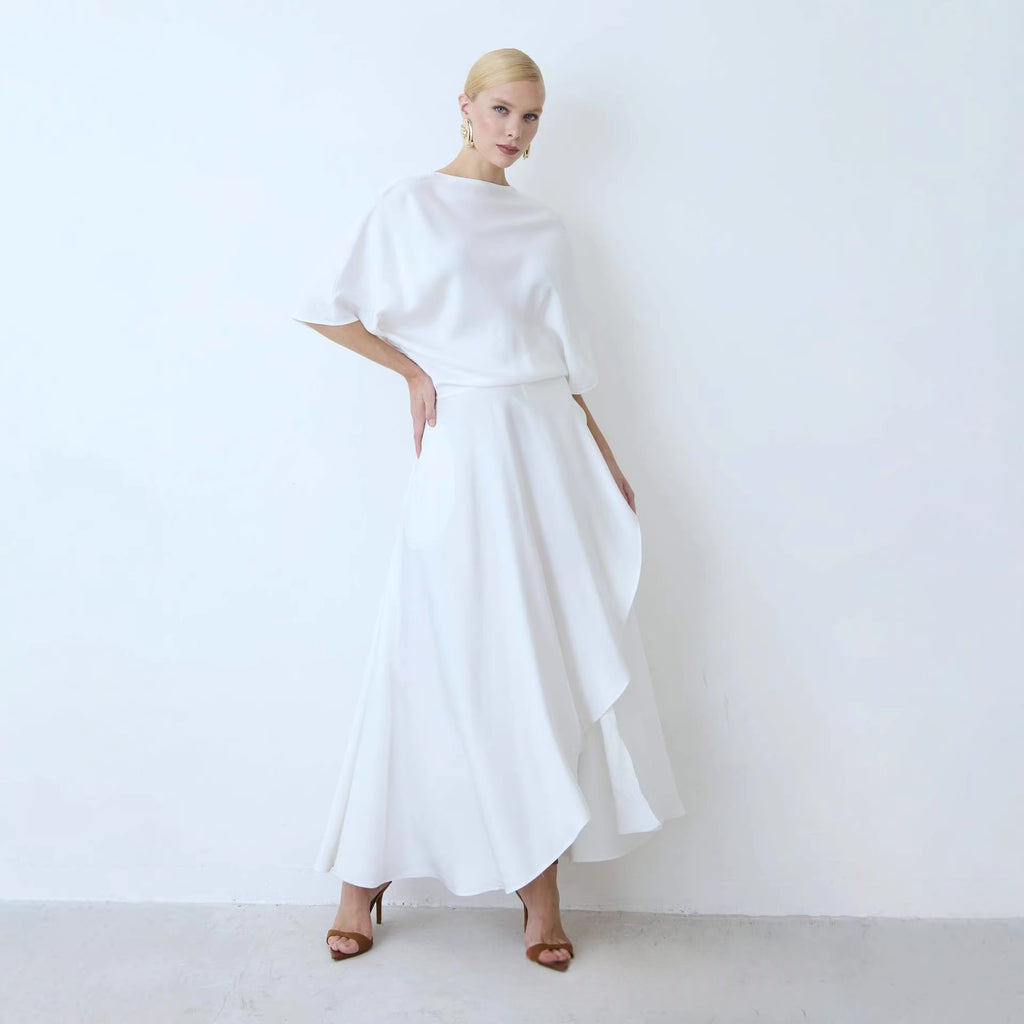Satin-Kleid mit Rundhals und Schlitz | LuxeStyle