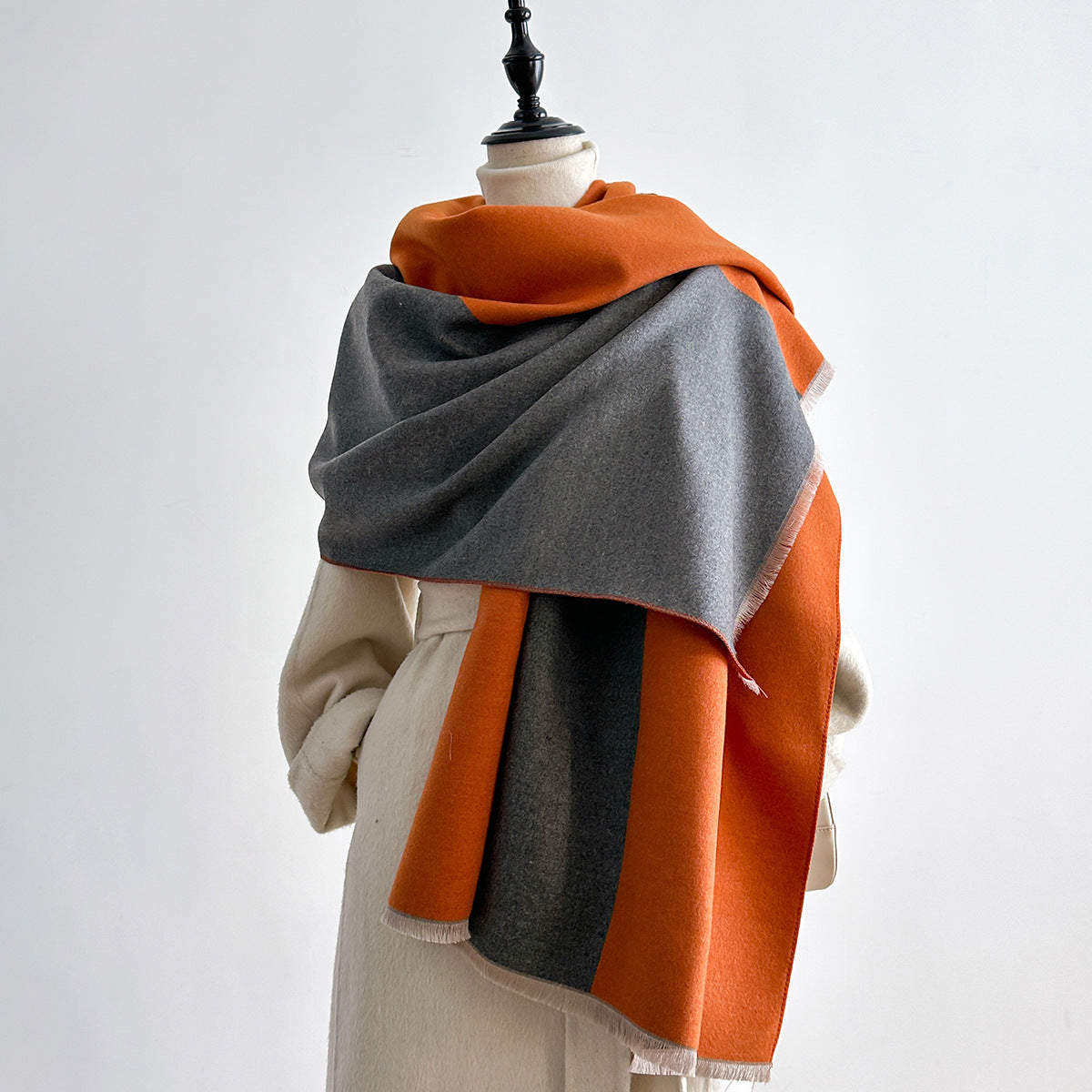 Kaschmirimitat-Schal mit Fransen – Bild 8 | LuxeStyle