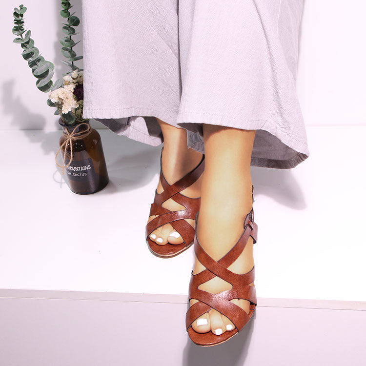 Sandalen mit Schnalle und mittelhohem Absatz