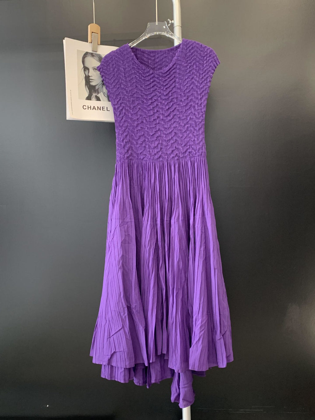 Elegantes Spitzenkleid in Unifarben