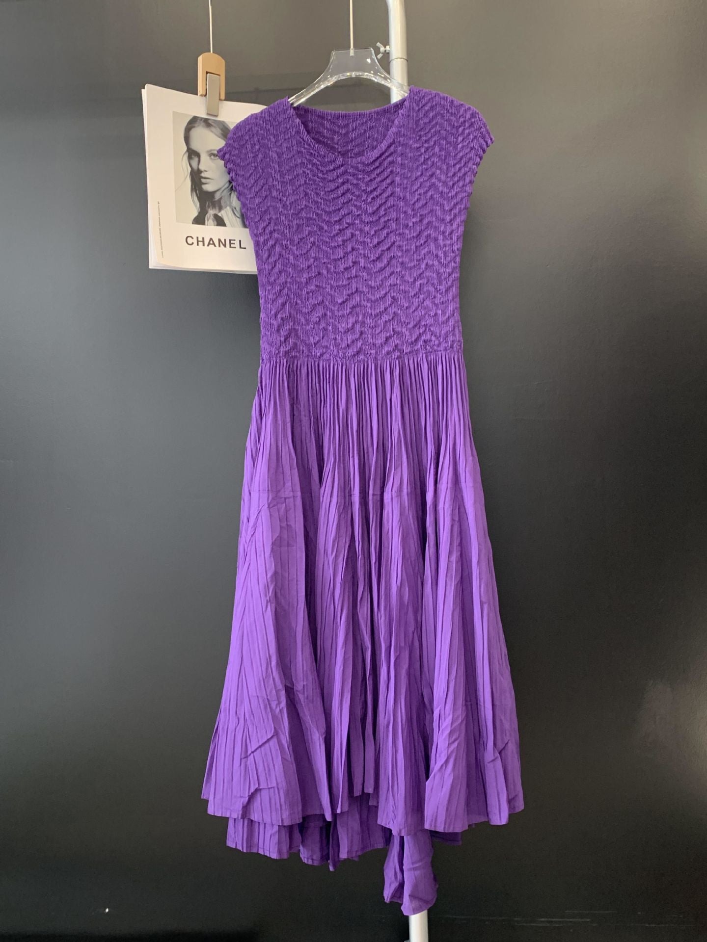 Elegantes Spitzenkleid in Unifarben