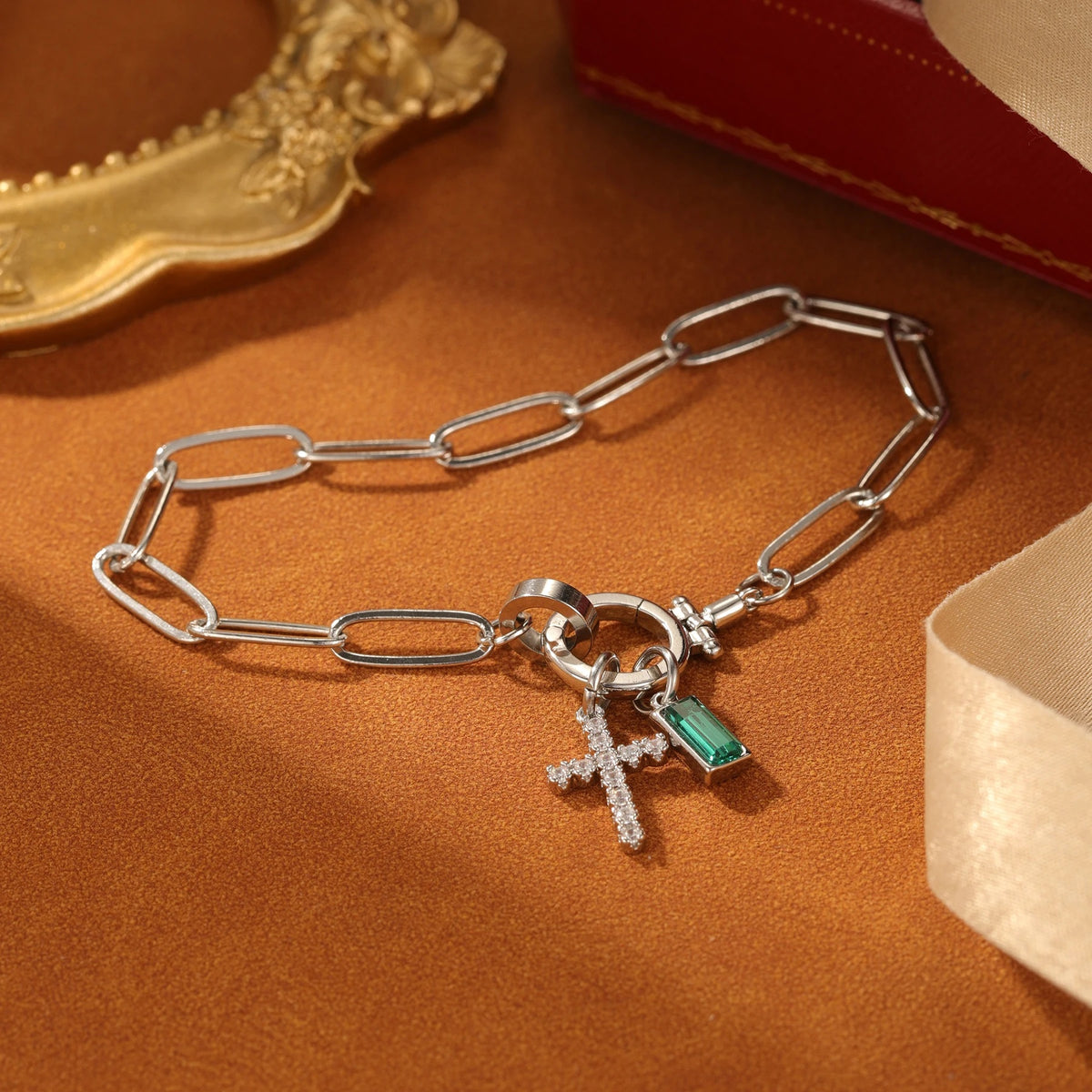 Personalisiertes Geburtsstein Kreuz Armband – Bild 5 | LuxeStyle