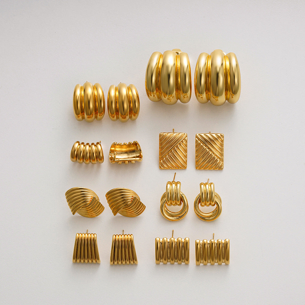 Goldene Streifenohrringe