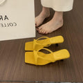 Französische Sandalen mit Kitten-Heel
