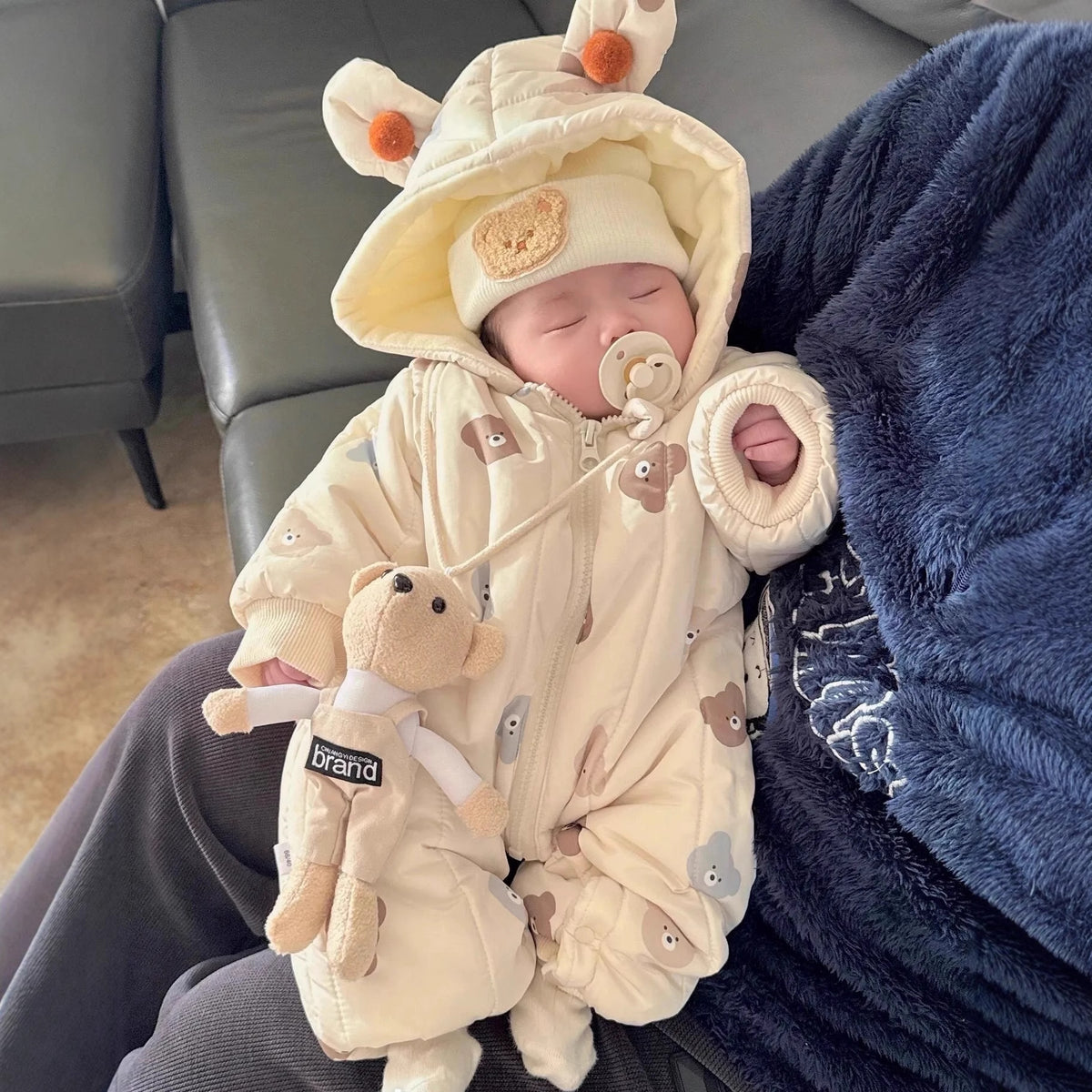 Baby-Strampler mit Kapuze – Bild 2 | LuxeStyle