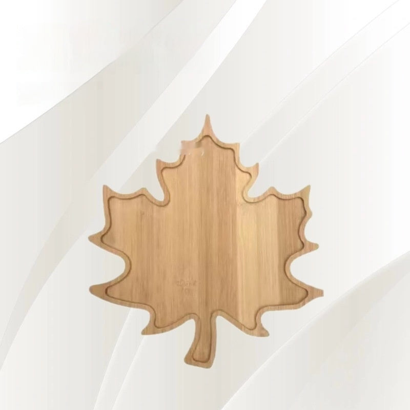 Ahornblatt Serviertablett aus Massivholz – Bild 3 | LuxeStyle