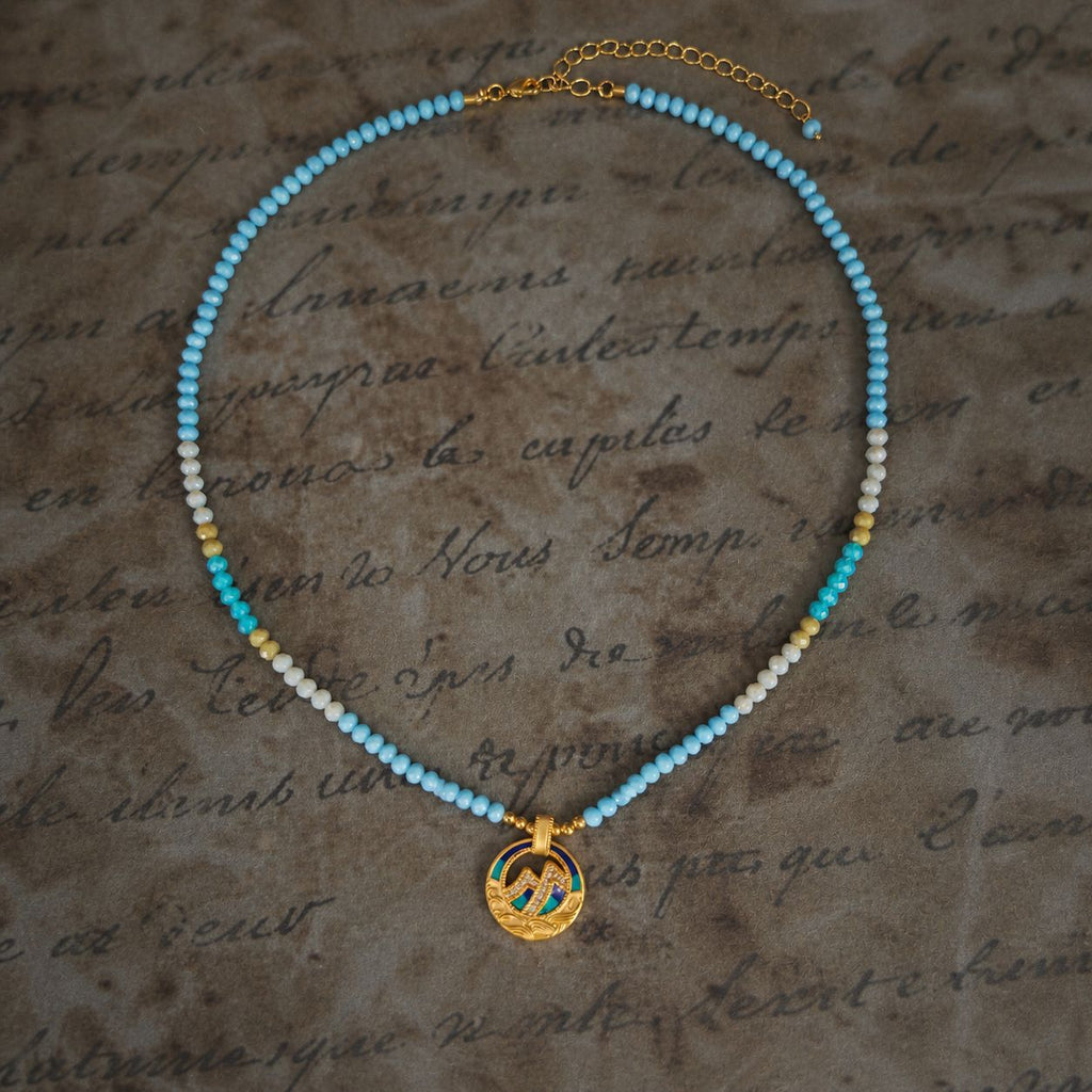 Blaue Perlenkette