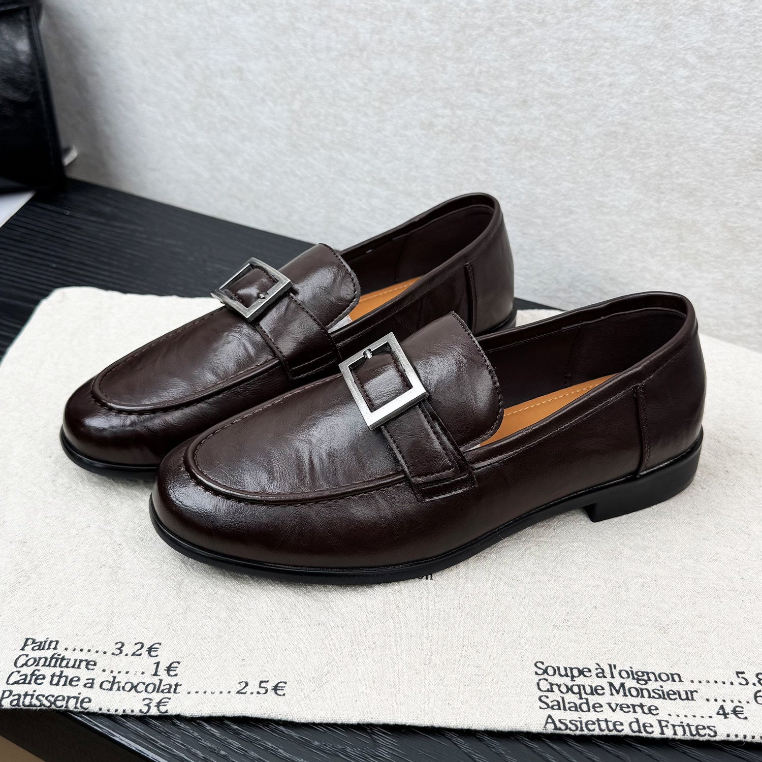 Leder-Slipper mit Metallschnalle