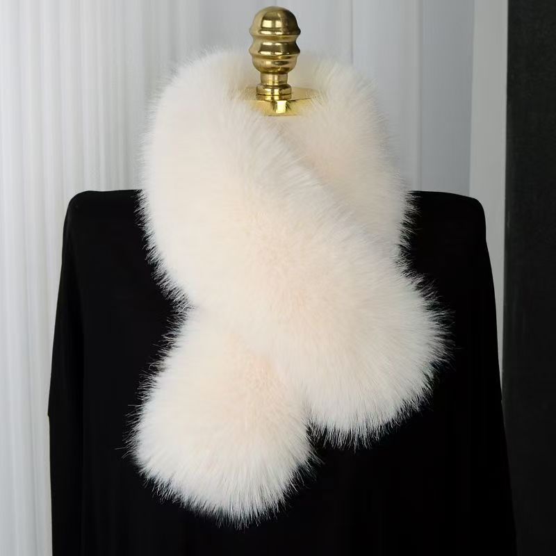 Warmer Schal aus Fuchsfell und Rexkaninchenfell – Bild 1 | LuxeStyle