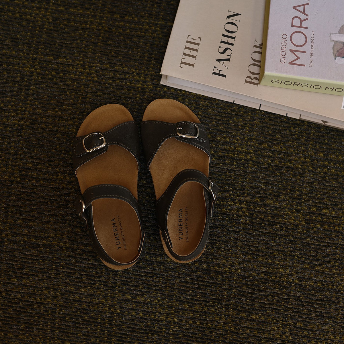 Baby-Sandale mit weicher Sohle und Klettverschluss – Bild 6 | LuxeStyle