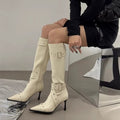 Lange Damenstiefel mit Schnallen und Nieten