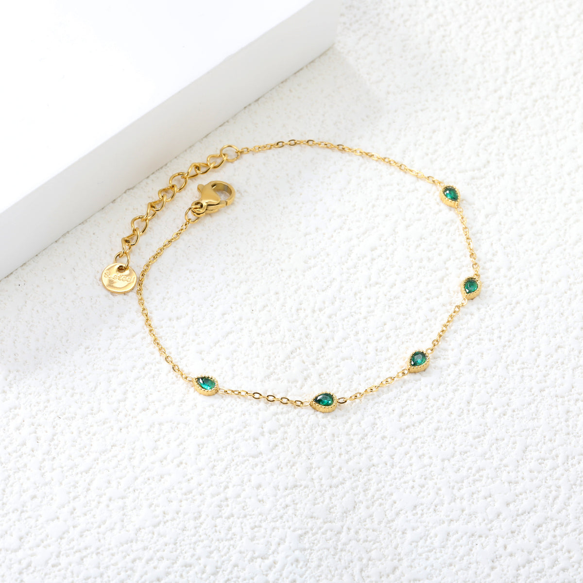 Vergoldetes Edelstahl-Armband im Retro-Stil – Bild 2 | LuxeStyle