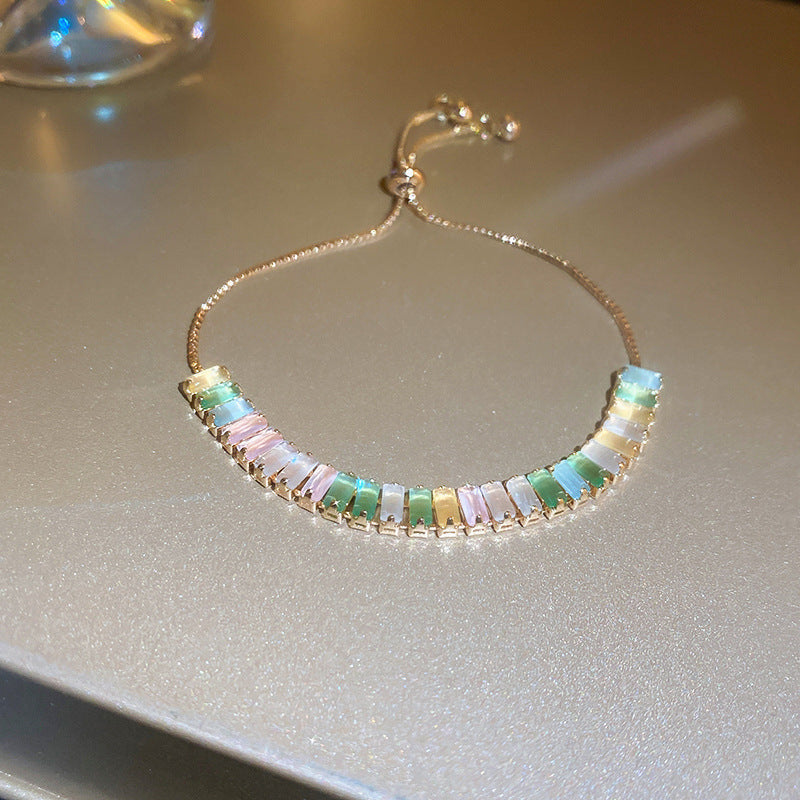 Diamantförmiges Zirkonia-Armband mit etherealem Glanz