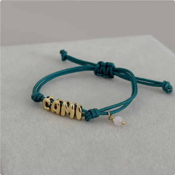Buntes Buchstaben-Armband – Bild 3 | LuxeStyle