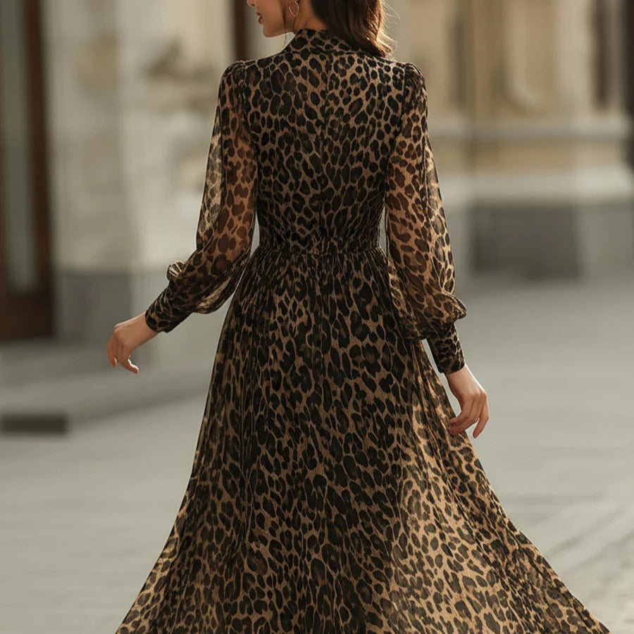 Langes V-Neck Kleid mit Leoparden-Print – Bild 4 | LuxeStyle