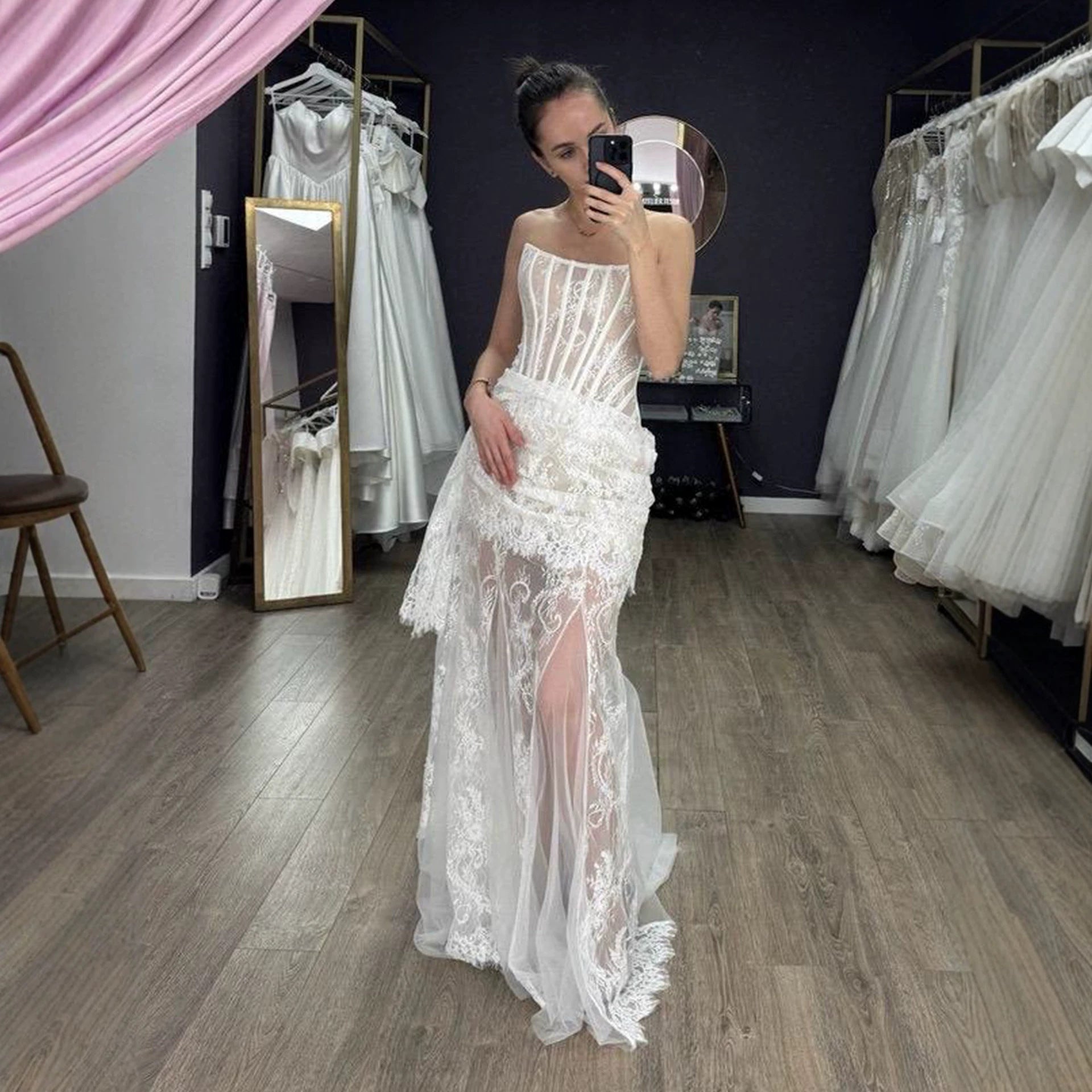 Trägerloses Spitzen-Maxikleid