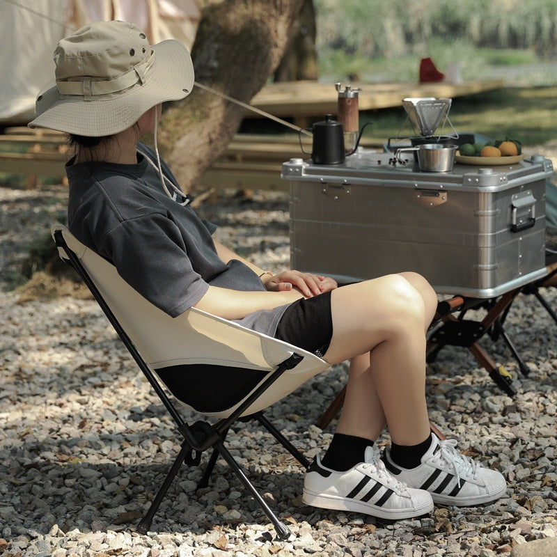 Faltbarer Outdoor-Stuhl mit Netzrückenlehne