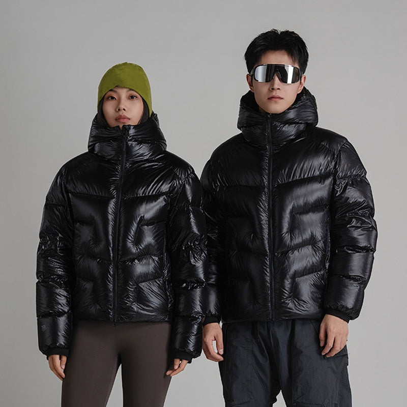 Kurze Daunenjacke mit Kapuze
