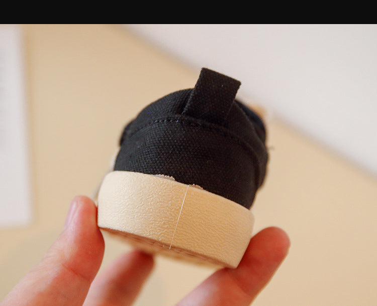 Weiche Kinderschuhe mit Klettverschluss