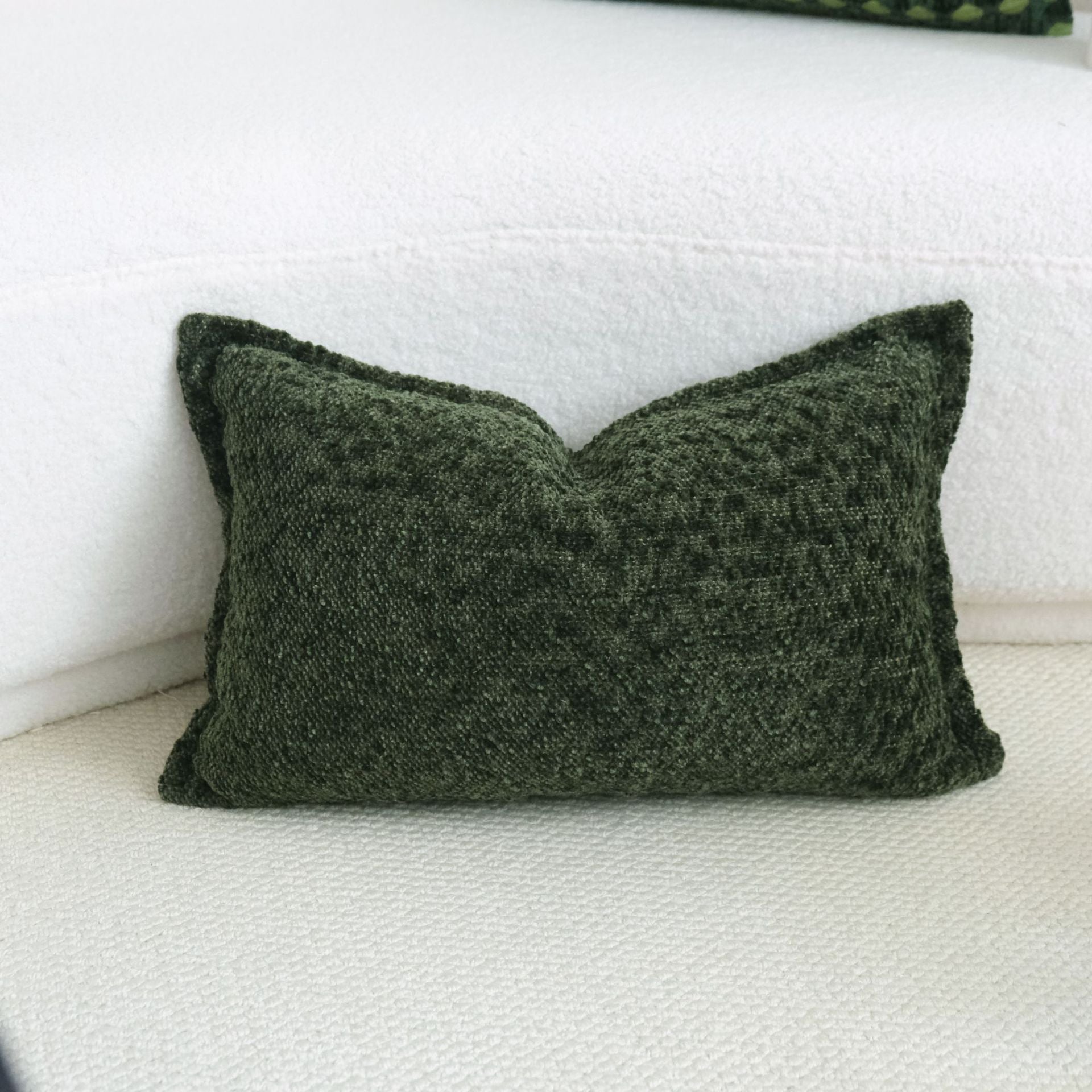 Grüner Kissenbezug mit Polka-Dot-Muster