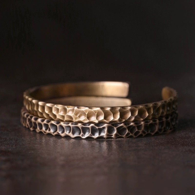 Gehämmertes Armband im Retro-Stil – Bild 4 | LuxeStyle