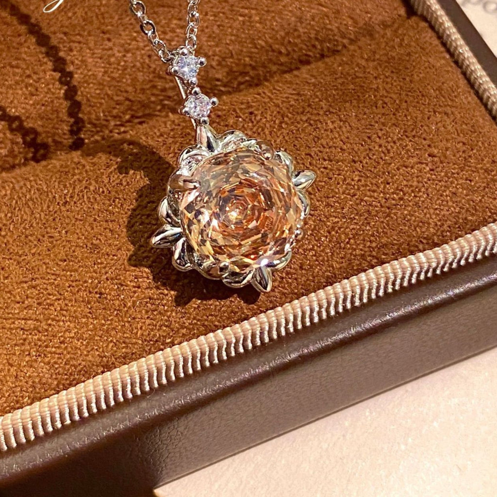 Aquamarin-Anhänger mit Strass-Inlay und Rosen-Schliff – Bild 2 | LuxeStyle