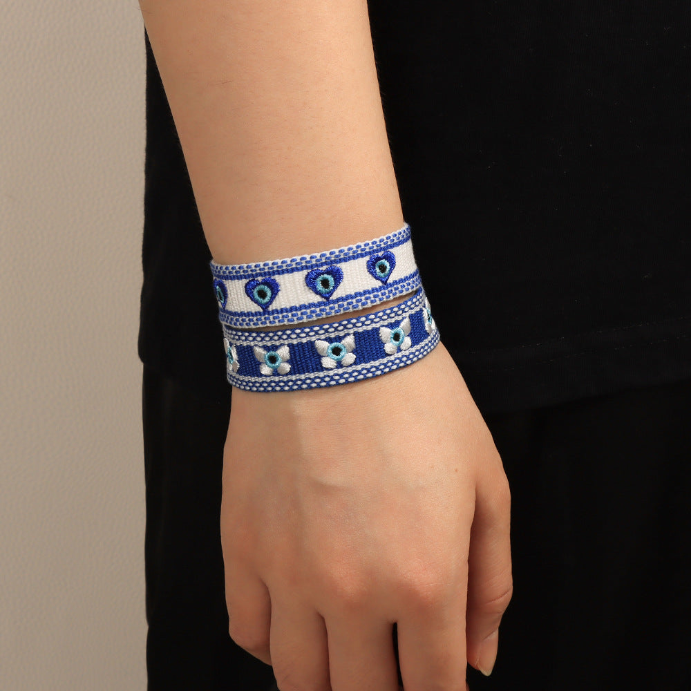 Glücksarmband mit Evil Eye Stickerei und Quaste – Bild 4 | LuxeStyle