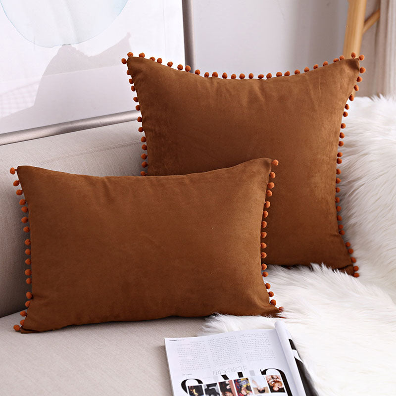 Sofa Kissen mit verspielten Bommeln – Bild 11 | LuxeStyle