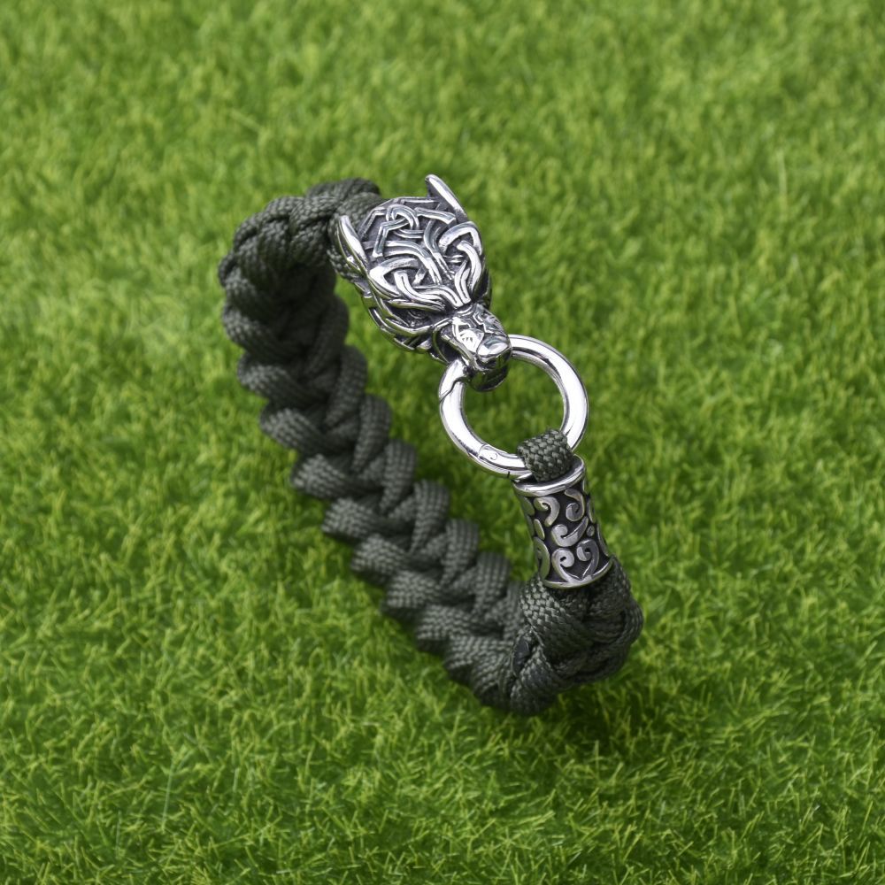 Handgeflochtenes Armband mit Wolfskopf – Bild 4 | LuxeStyle