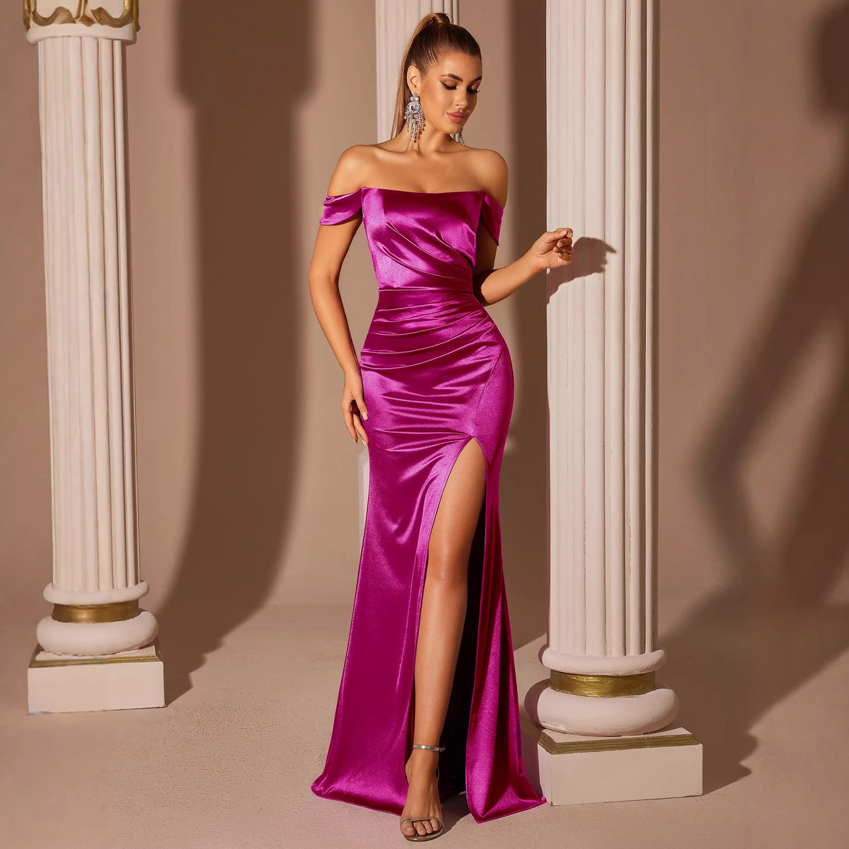 Rosenrotes Satin-Abendkleid mit Off-Shoulder – Bild 6 | LuxeStyle