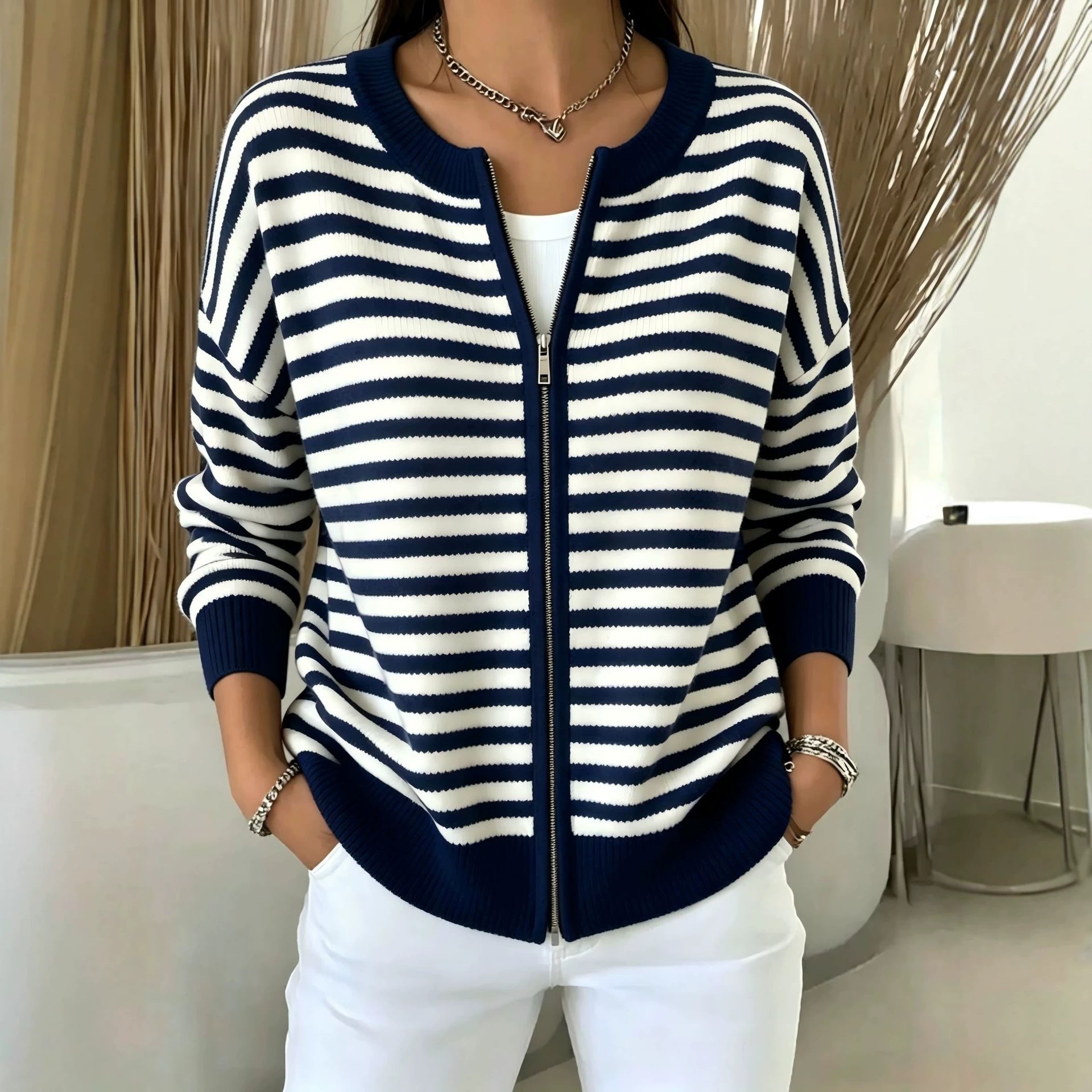 Gestreifte Strickjacke mit Reissverschluss