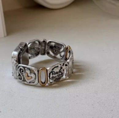 Retro-Armbanduhr mit Lederband