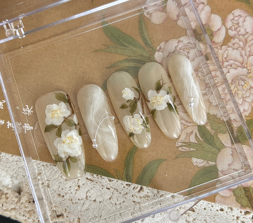 Handbemalte Baishan Teeblüten-Nägel – Bild 3 | LuxeStyle
