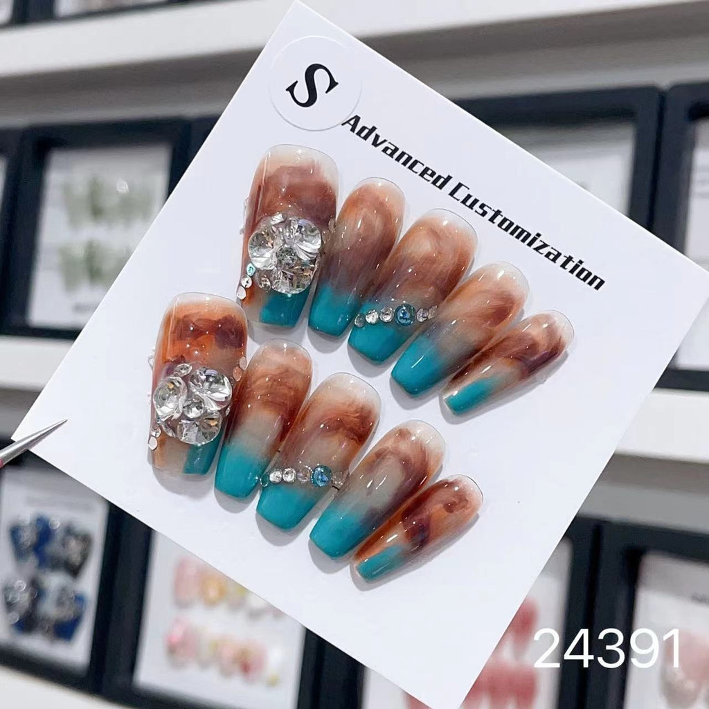 Aufklebbare Handbemalte Kristallnägel – Bild 10 | LuxeStyle