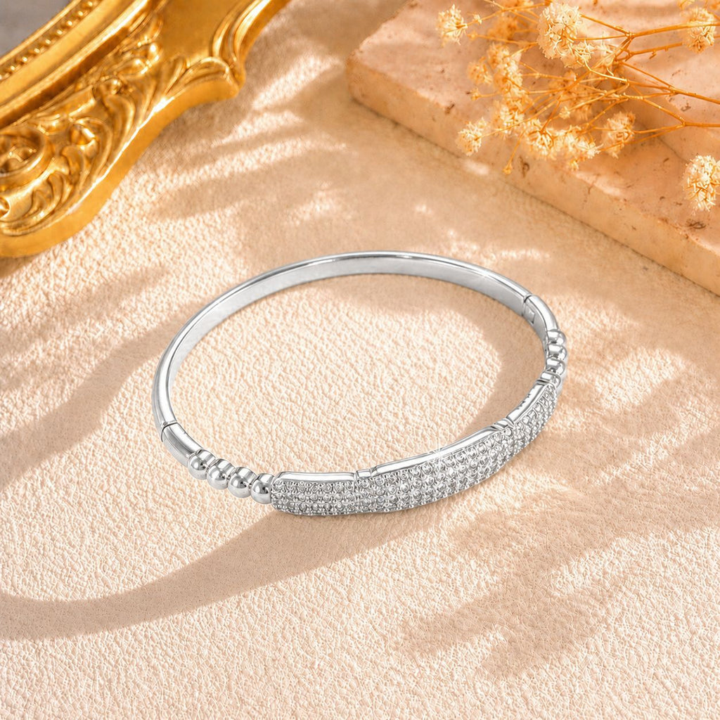 Funkelndes Armband mit Strass-Sternen