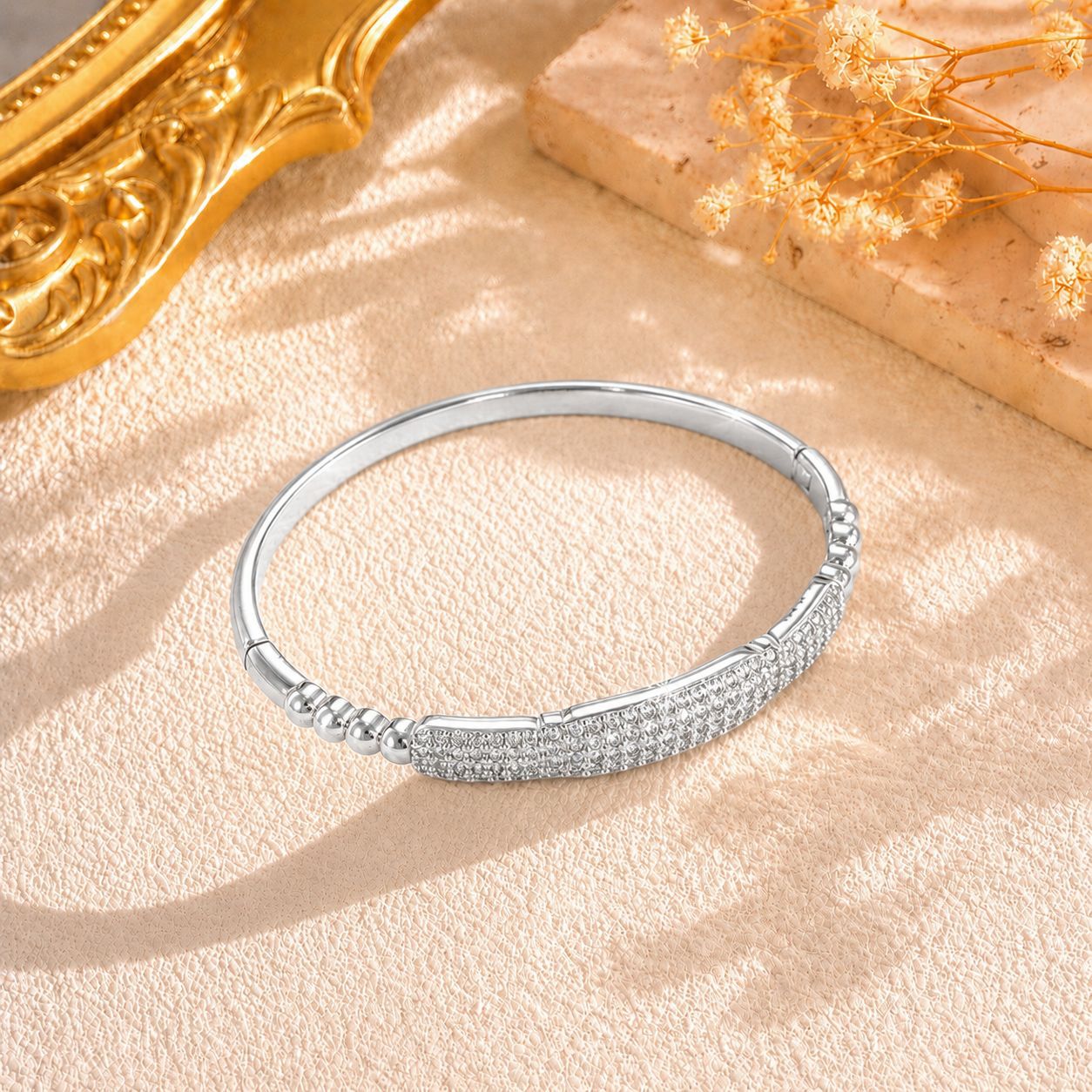 Funkelndes Armband mit Strass-Sternen