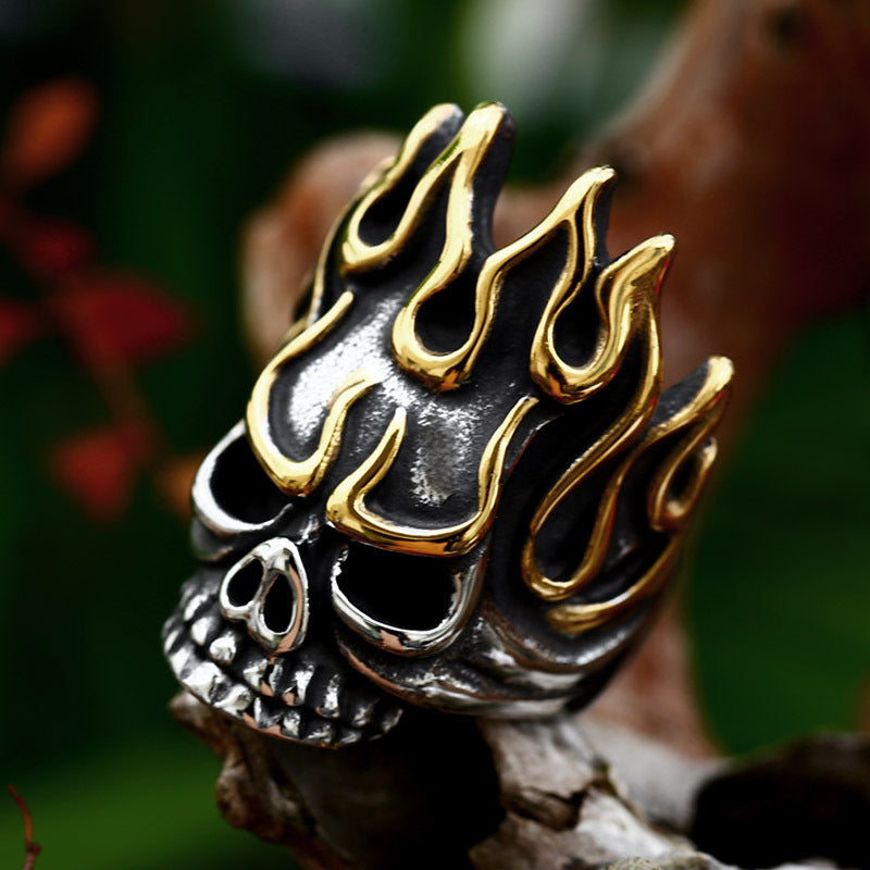 Flammen-Totenkopf-Ring aus Titanstahl – Bild 3 | LuxeStyle