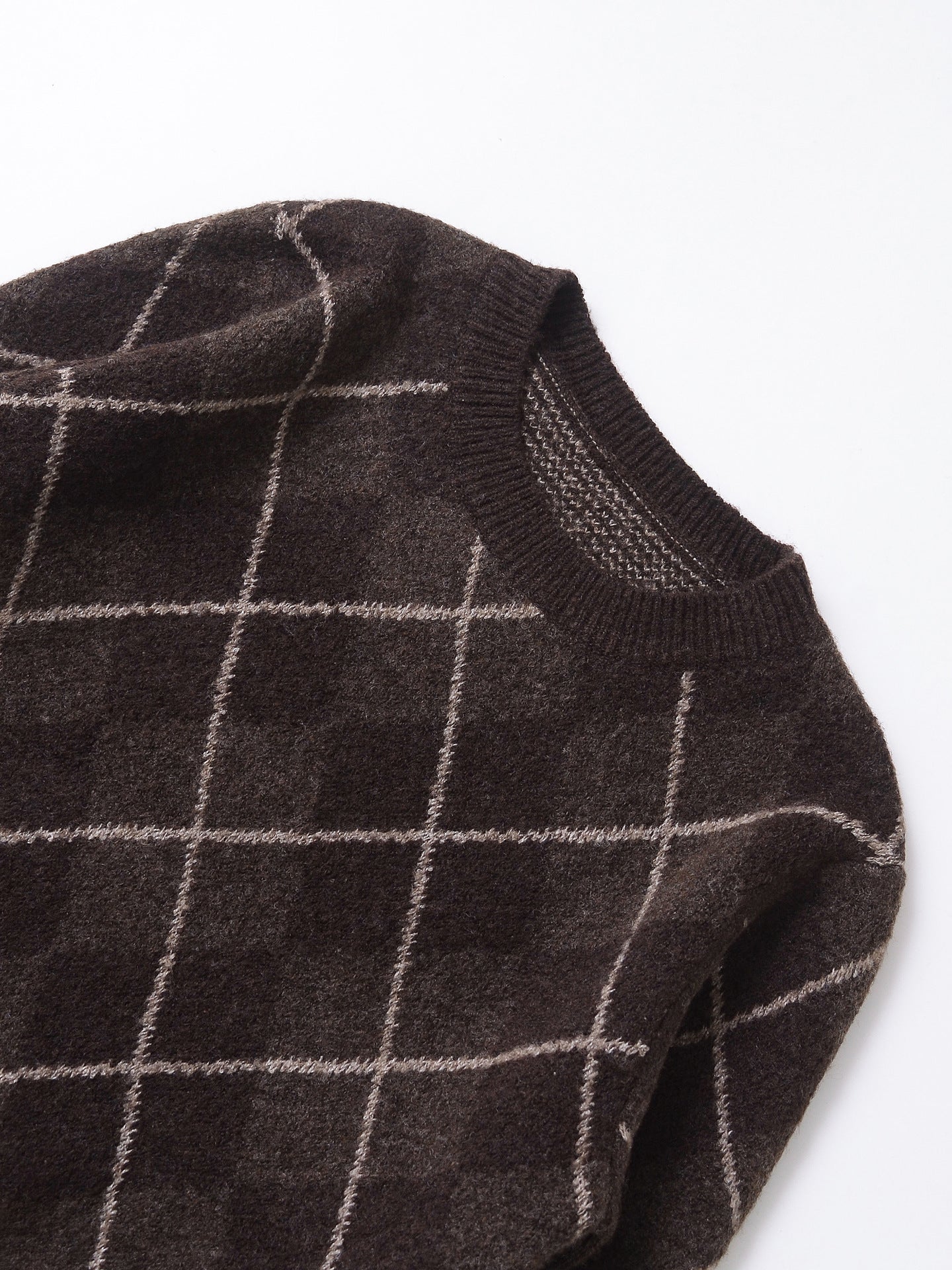 Kaffee-Farbener Rautenpullover